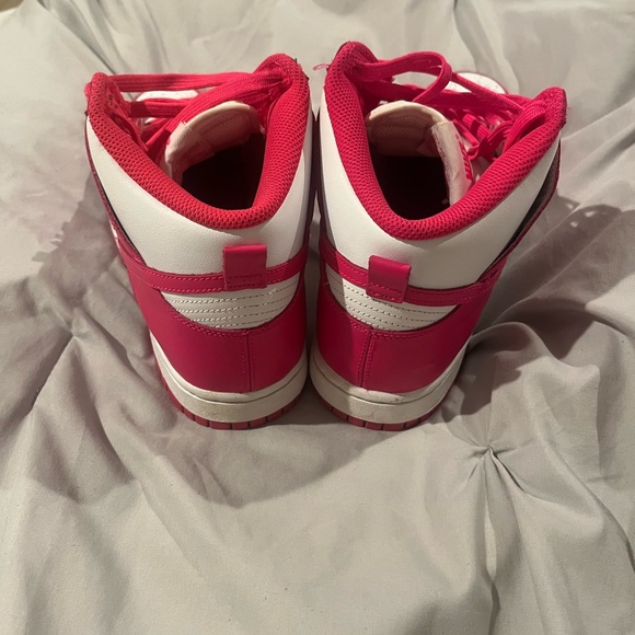 Hightop pink dunks size 9.5. Worn once in great condition. Price 200 - Picture 3 of 3